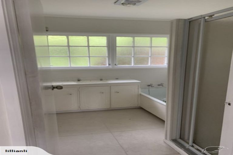 Photo of property in 82 Woodlands Crescent, Browns Bay, Auckland, 0630