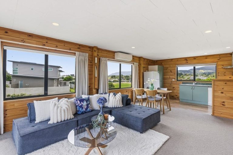 Photo of property in 130 Renown Road, Raumati South, Paraparaumu, 5032