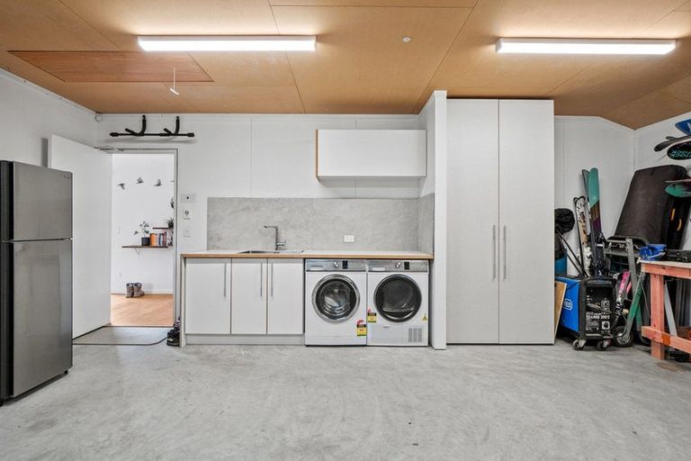 Photo of property in 17 Howden Drive, Jacks Point, 9371