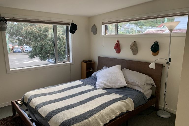 Photo of property in 253 Queens Drive, Lyall Bay, Wellington, 6022