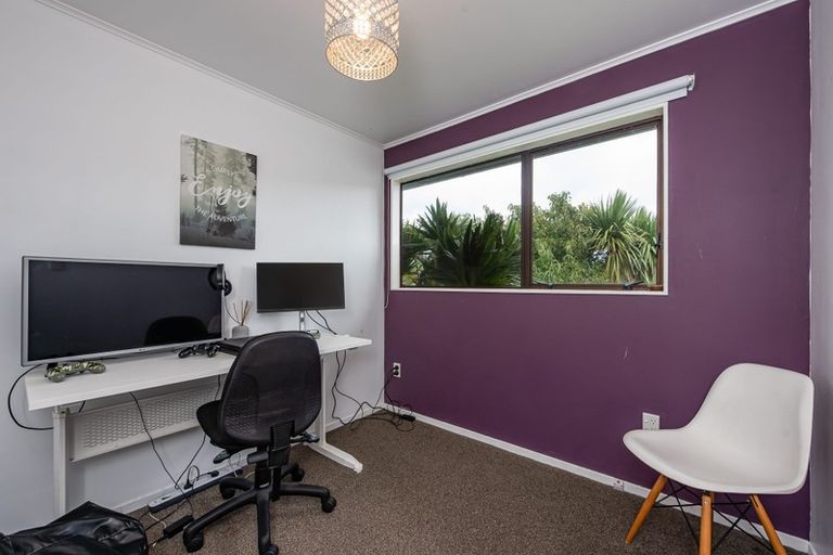 Photo of property in 54 Woodhouse Avenue, Karori, Wellington, 6012