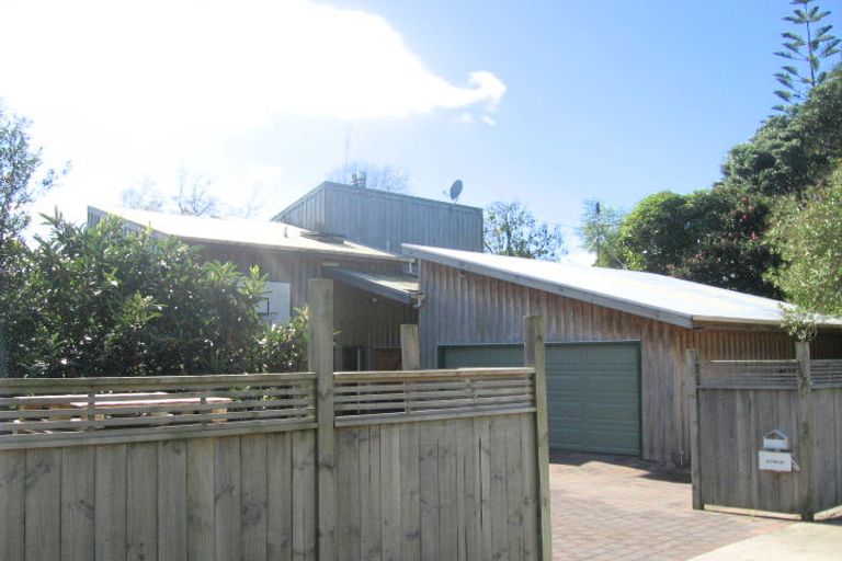 Photo of property in 417 Henderson Valley Road, Henderson Valley, Auckland, 0612
