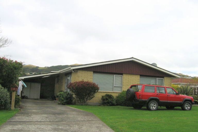 Photo of property in 7 Luckie Street, Tawa, Wellington, 5028