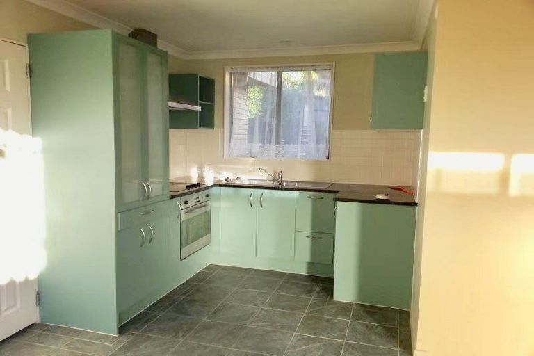 Photo of property in 2 Ballyward Close, East Tamaki, Auckland, 2013