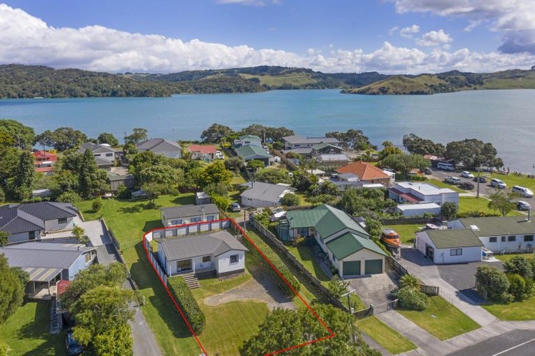 Photo of property in 46 Wallis Street, Raglan, 3225
