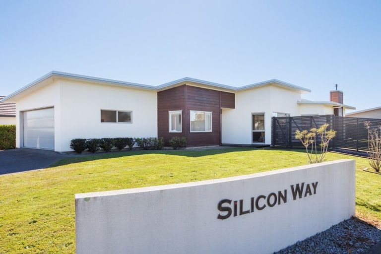 Photo of property in 1 Silicon Way, Fitzherbert, Palmerston North, 4410
