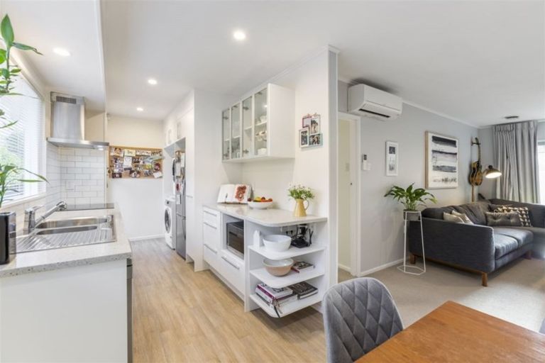 Photo of property in 3/11a Aratonga Avenue, Greenlane, Auckland, 1051