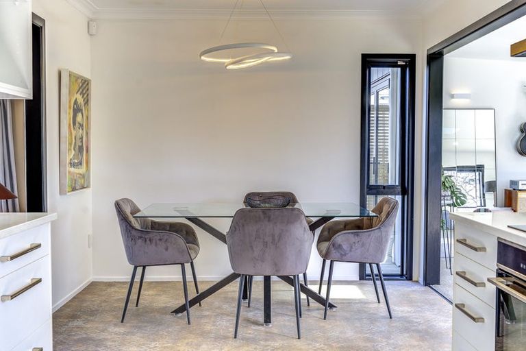 Photo of property in 77 Gilbass Avenue, Hamilton Lake, Hamilton, 3204