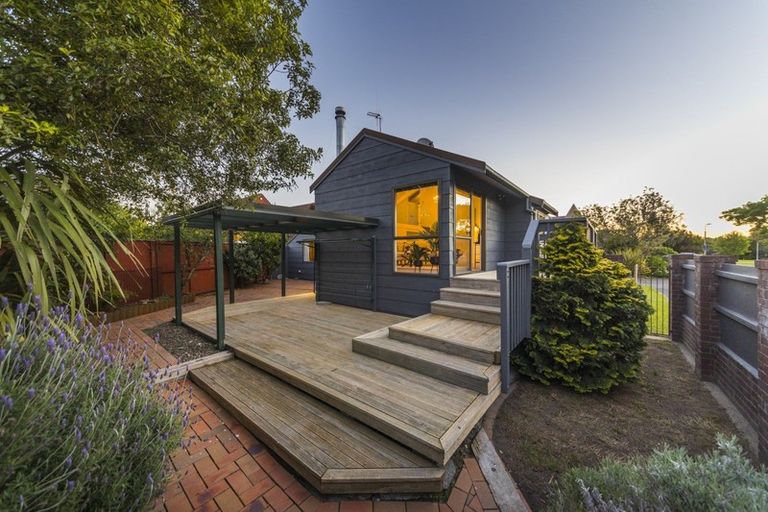 Photo of property in 75a Waterloo Crescent, Hokowhitu, Palmerston North, 4410