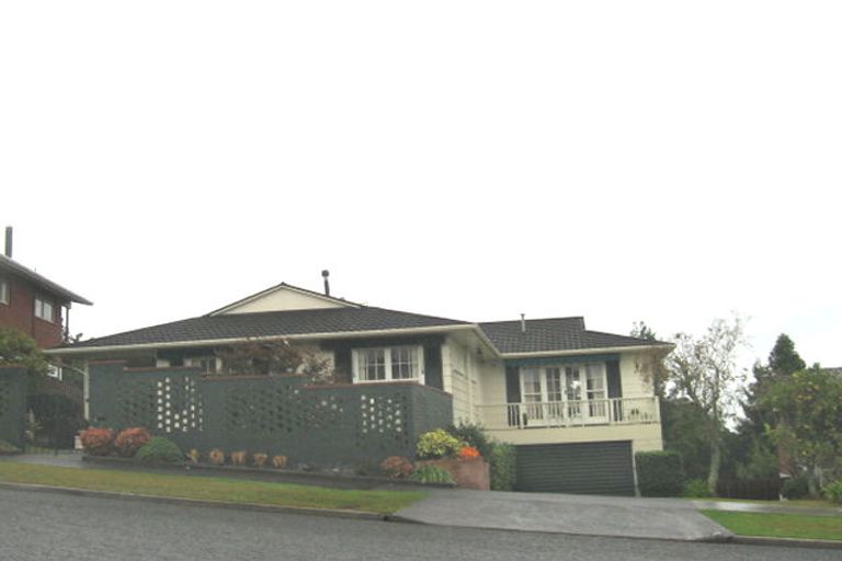 Photo of property in 8 Chelsea View Drive, Chatswood, Auckland, 0626