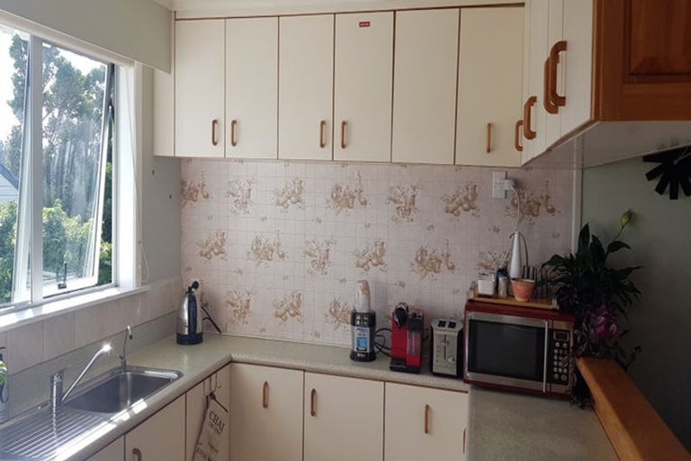 Photo of property in 27 Stillwater Crescent, Stillwater, Silverdale, 0993