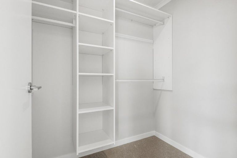 Photo of property in 30 Te Aniwaniwa Terrace, Albany, Auckland, 0632