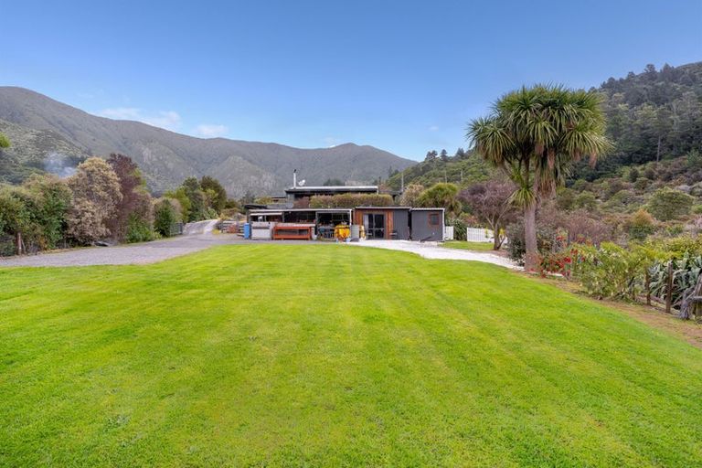 Photo of property in 102 Boons Valley Road, Waikawa, Picton, 7220