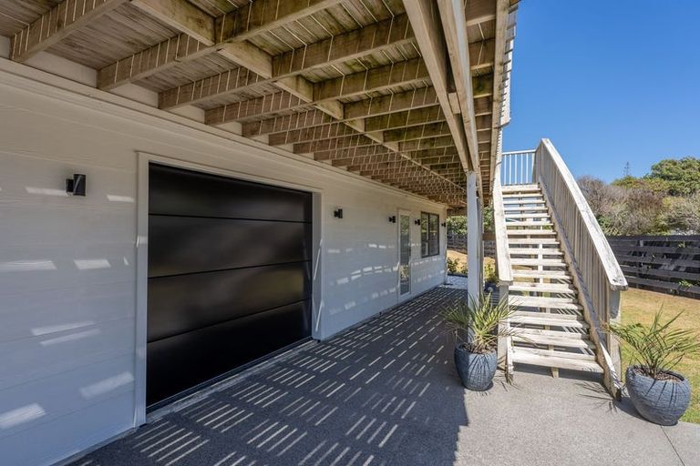 Photo of property in 116 Field Way, Waikanae Beach, Waikanae, 5036