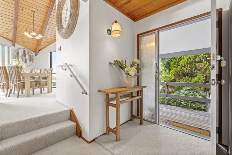 Photo of property in 26 Pacific Parade, Army Bay, Whangaparaoa, 0930