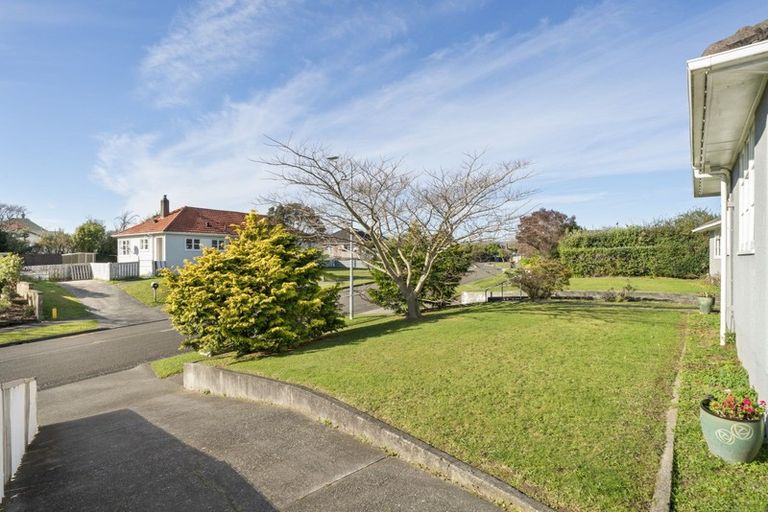 Photo of property in 18 Moheke Avenue, Roslyn, Palmerston North, 4414