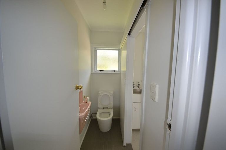 Photo of property in 27 Chivalry Road, Glenfield, Auckland, 0629