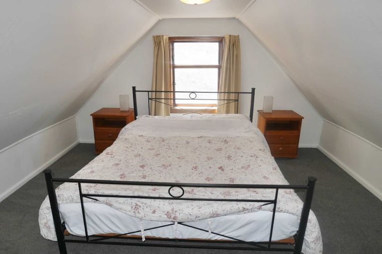 Photo of property in 1 Hawkhurst Road, Lyttelton, 8082