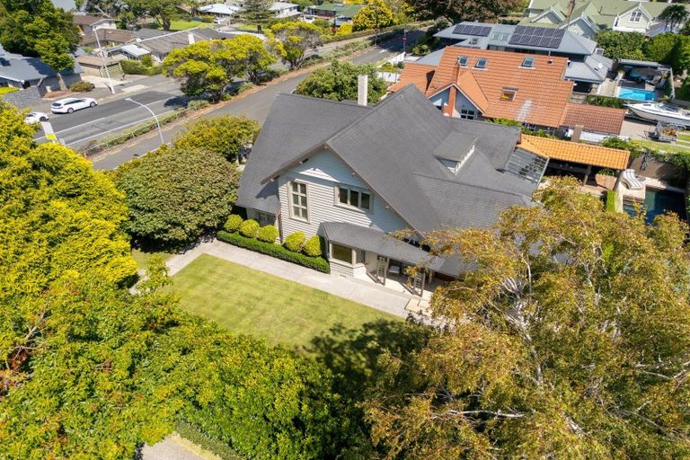 Photo of property in 247 Devonport Road, Tauranga, 3110