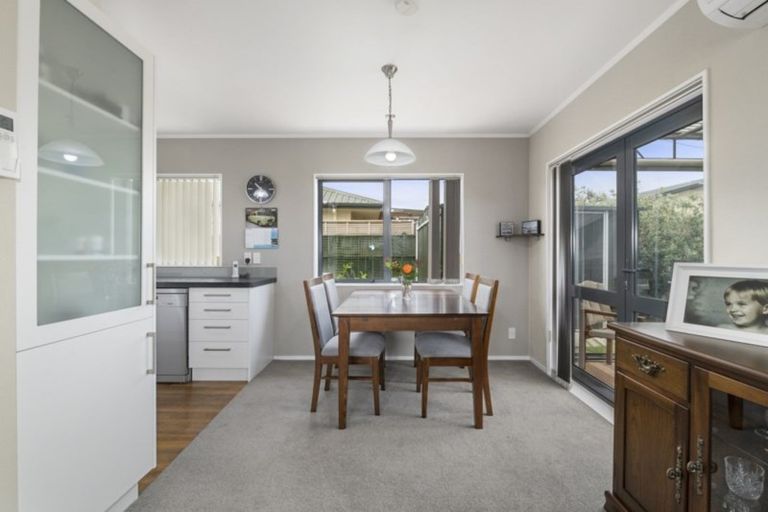 Photo of property in 71 Rhodes Drive, Kelvin Grove, Palmerston North, 4414