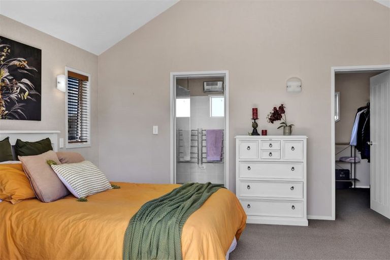 Photo of property in 10 Sampson Avenue, Waiwhakaiho, New Plymouth, 4312