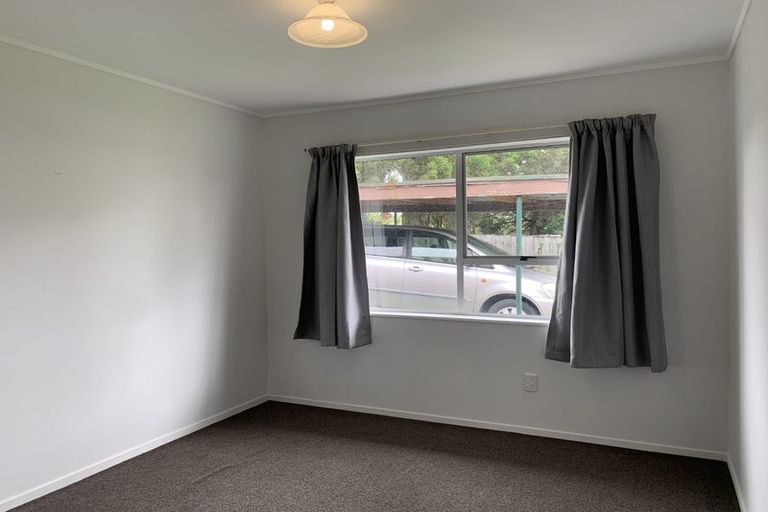 Photo of property in 3/11 Alston Avenue, Kelston, Auckland, 0602