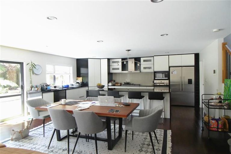 Photo of property in 11 Baker Street, Fairview Heights, Auckland, 0632