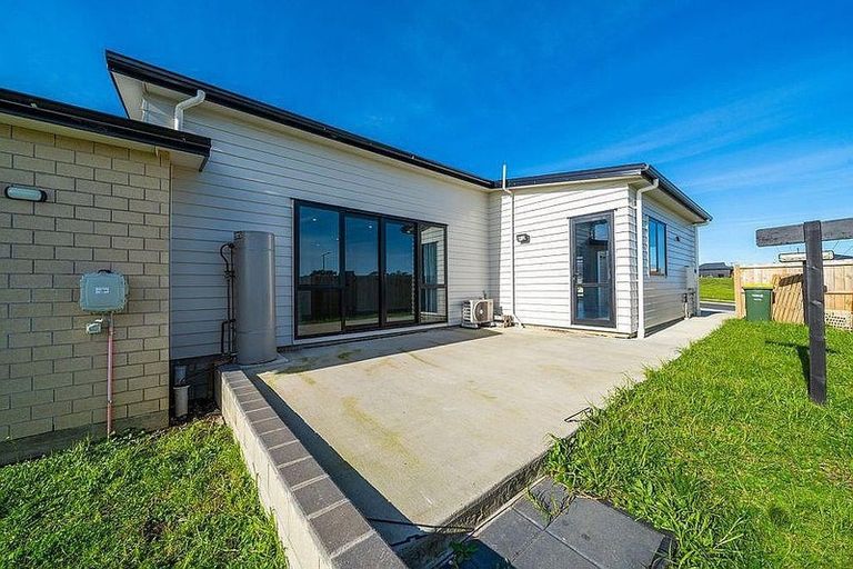 Photo of property in 18 Otohikawa Avenue, Glenbrook, 2681