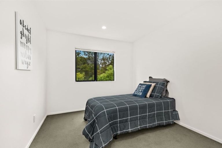 Photo of property in 15 Sun Place, Henderson, Auckland, 0612