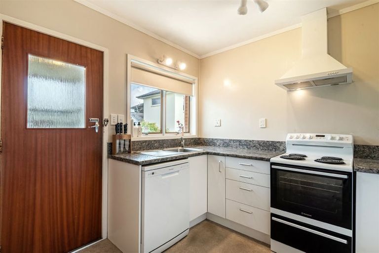 Photo of property in 2/39 Eversleigh Road, Belmont, Auckland, 0622