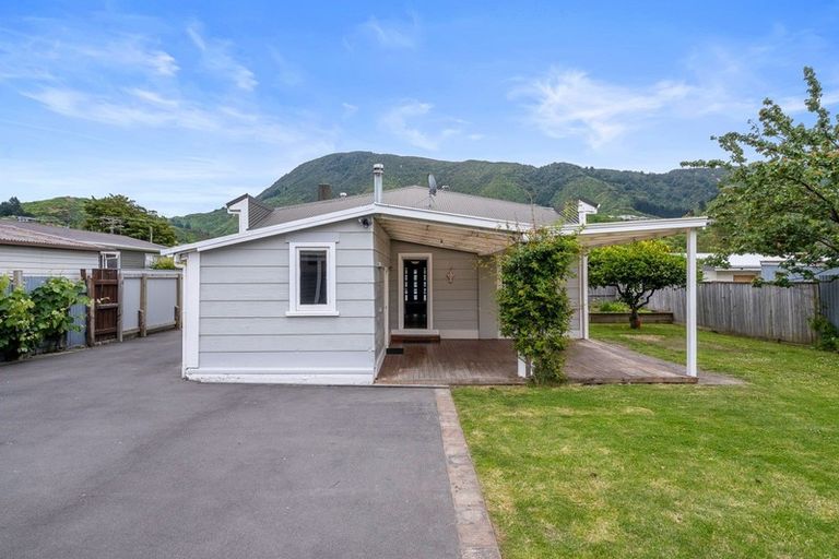 Photo of property in 24 York Street, Picton, 7220