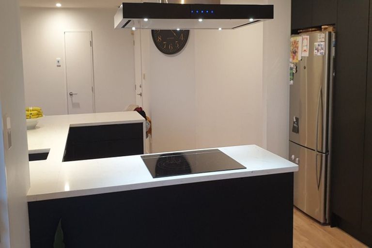 Photo of property in 1/32a Bronzewing Terrace, Unsworth Heights, Auckland, 0632