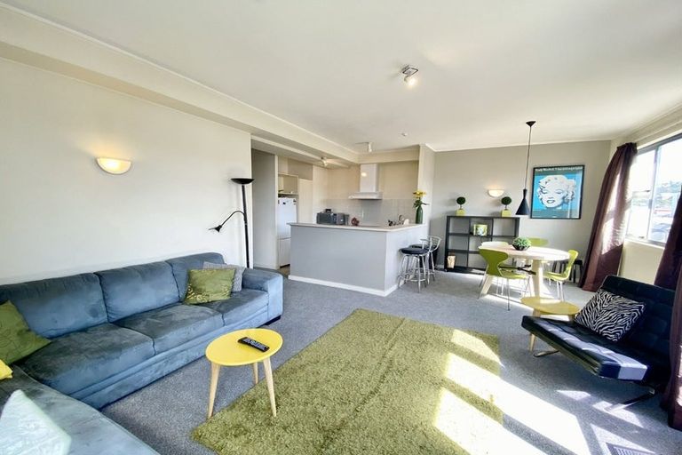 Photo of property in 17 Kent Terrace - Kent Apartments, 5f/16 Kent Terrace, Mount Victoria, Wellington, 6011
