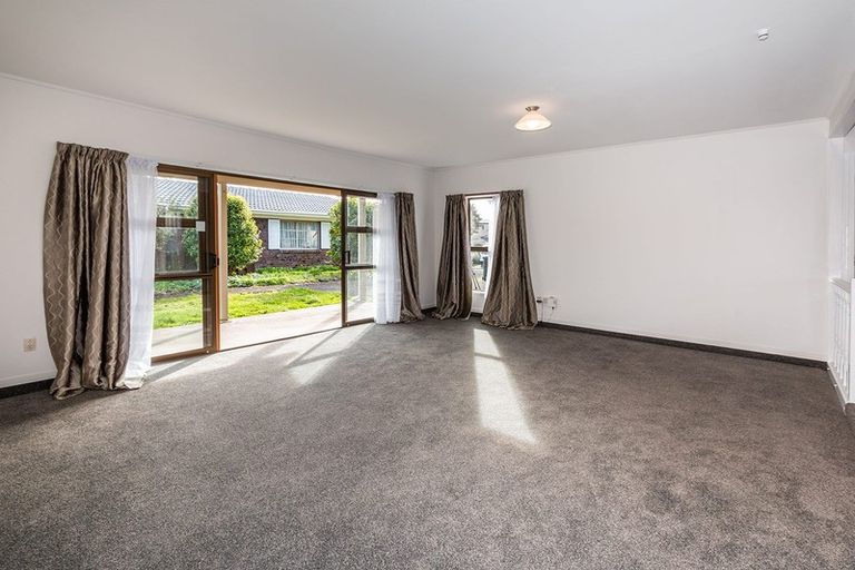 Photo of property in 17 Ti Nana Crescent, Henderson, Auckland, 0610