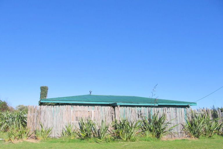 Photo of property in 30 Roore Street, Foxton Beach, Foxton, 4815