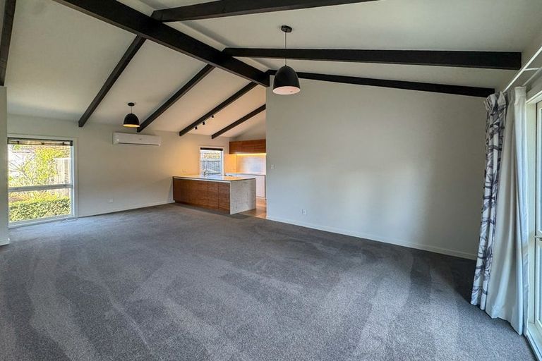 Photo of property in 26 Raekura Place, Redcliffs, Christchurch, 8081