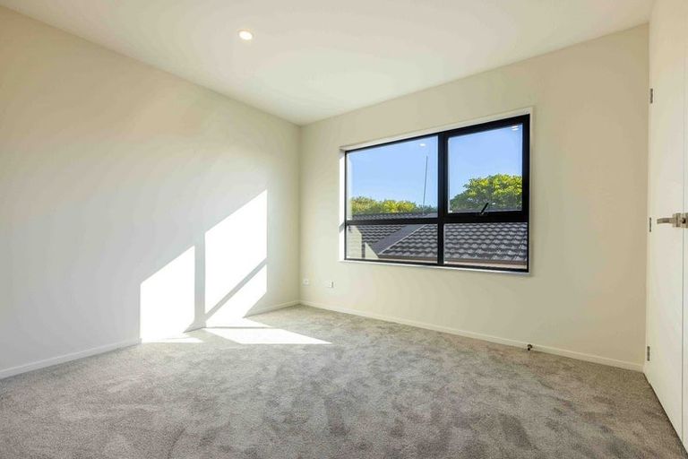 Photo of property in 2/155 Te Atatu Road, Te Atatu South, Auckland, 0610