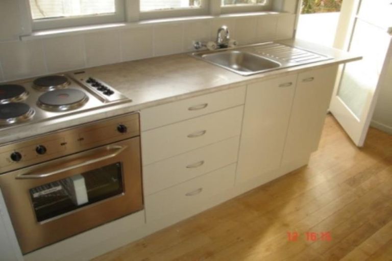 Photo of property in 1/104 Exmouth Road, Northcote, Auckland, 0627