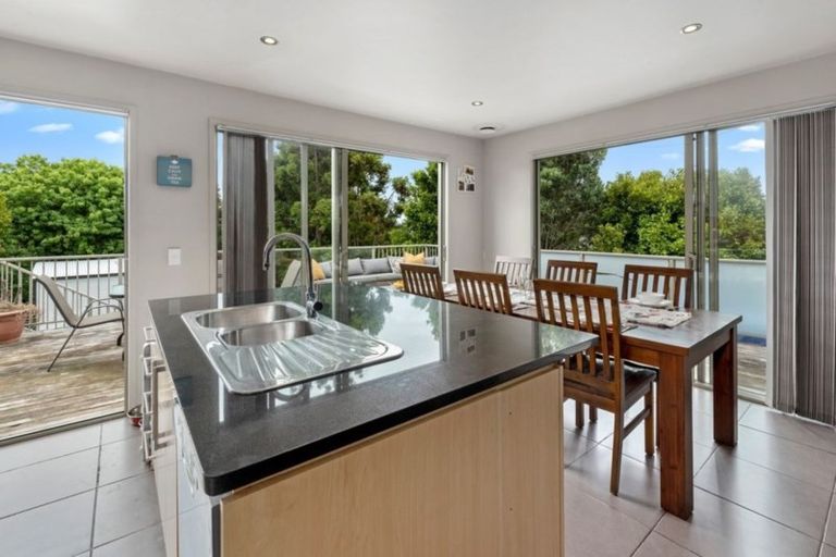 Photo of property in 3 Scott Road, Stanmore Bay, Whangaparaoa, 0932