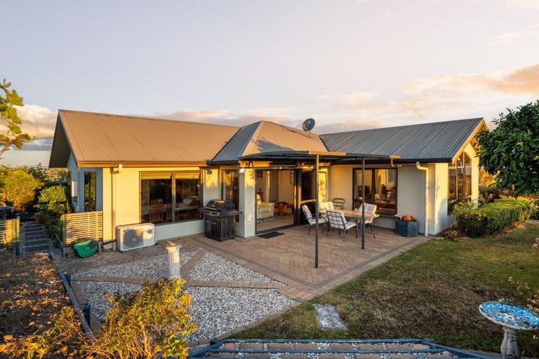 Photo of property in 24 Highgrove Drive, Grandview Heights, Hamilton, 3200