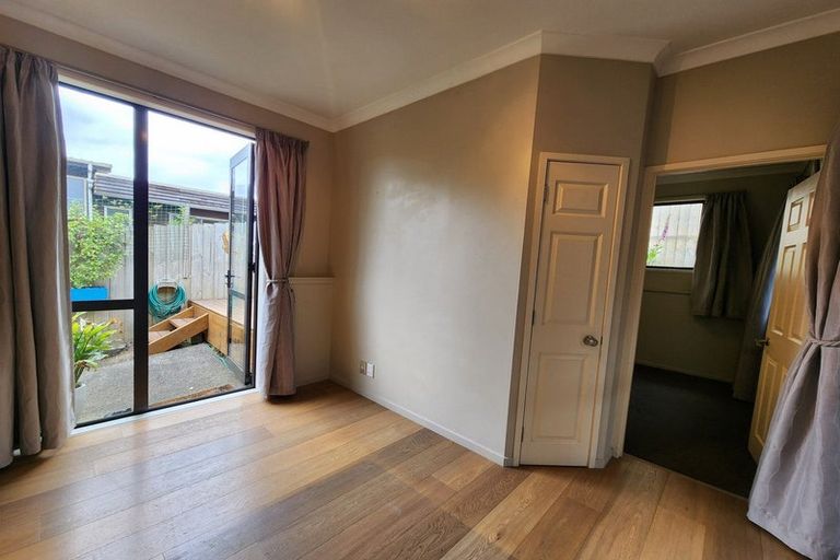 Photo of property in 63 Medallion Drive, Oteha, Auckland, 0632