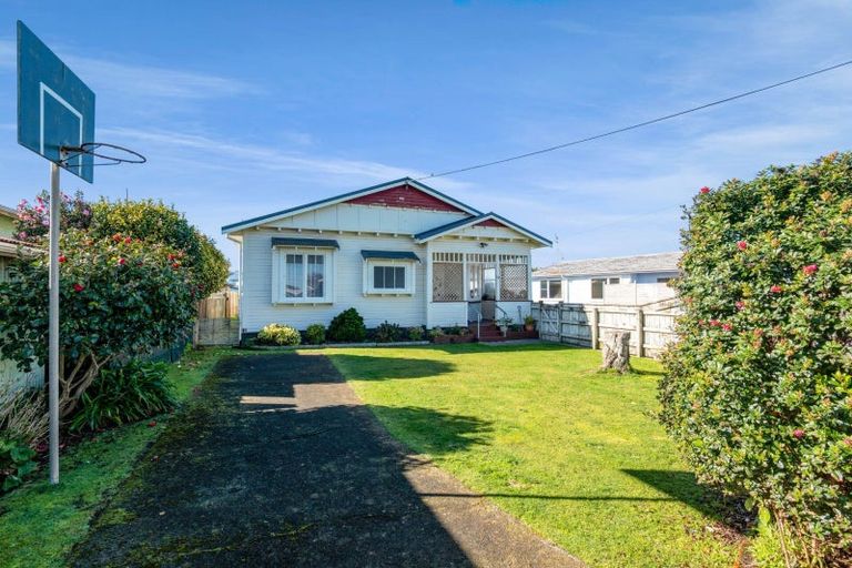 Photo of property in 10 Morrissey Street, Hawera, 4610
