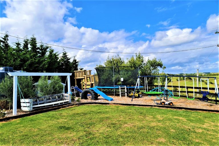 Photo of property in 9 Mountain Road, Kaiwaka, 0587