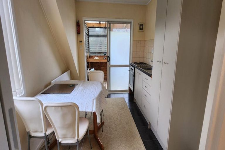 Photo of property in 11 Cobblestone Lane, Hillcrest, Auckland, 0627