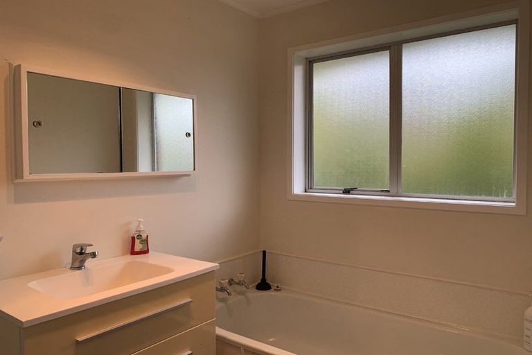 Photo of property in 10 Ciprian Place, Henderson, Auckland, 0612