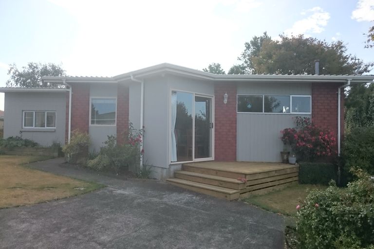 Photo of property in 11 Kowhai Street, Inglewood, 4330
