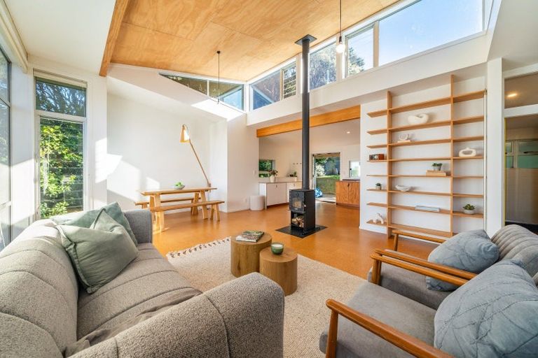 Photo of property in 100 Motuhara Road, Plimmerton, Porirua, 5026