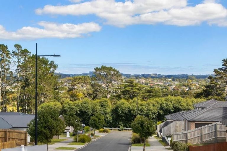 Photo of property in 42 Accolage Boulevard, Kumeu, 0810
