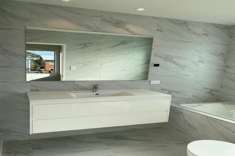 Photo of property in 18a Winfield Road, Kumeu, 0810