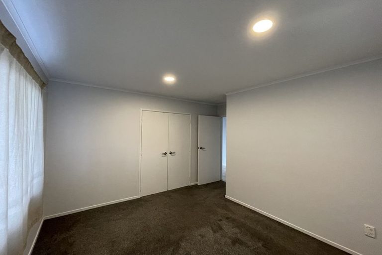 Photo of property in 73 Triangle Road, Massey, Auckland, 0614
